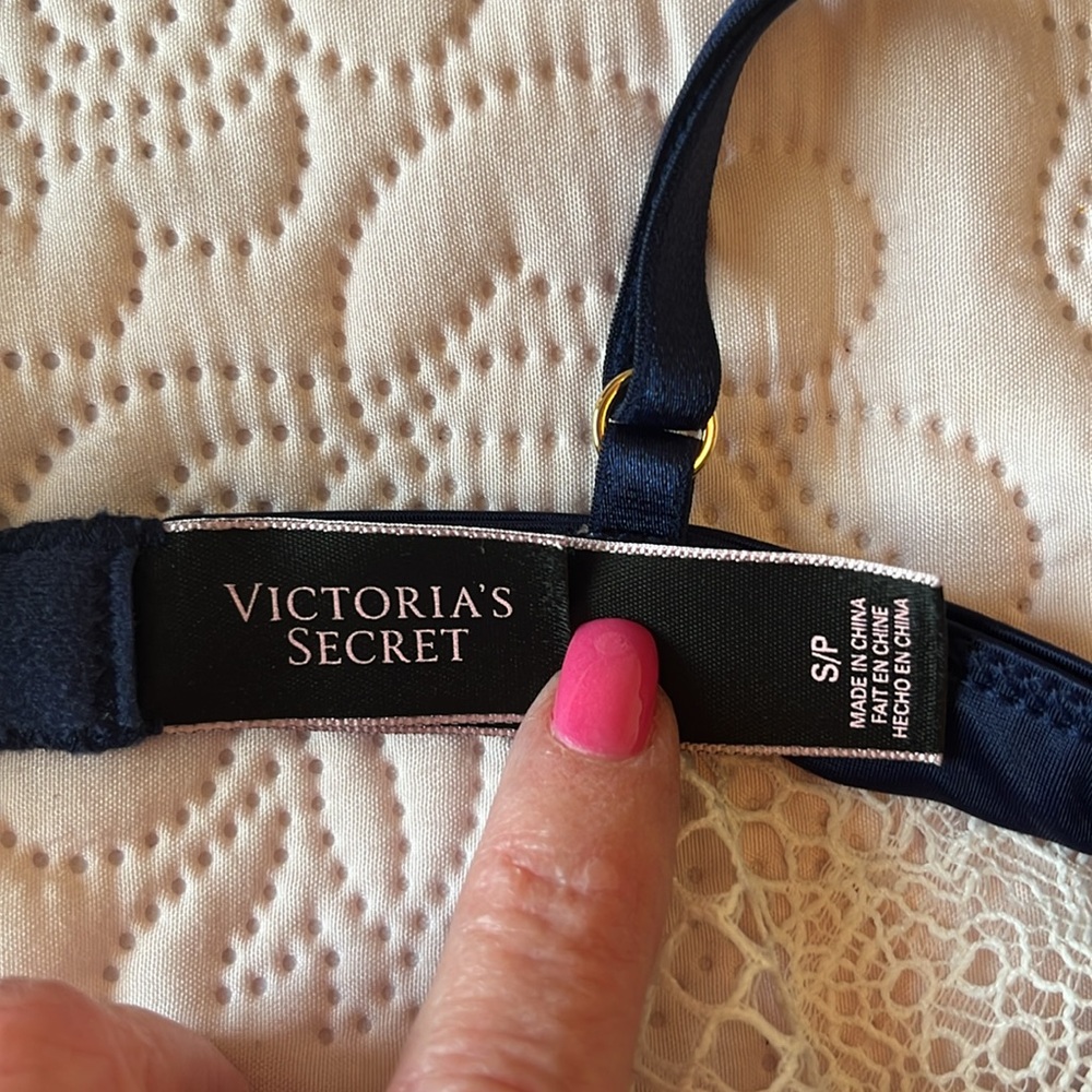 Victoria’s Secret Lace Teddy - Picture 6 of 10